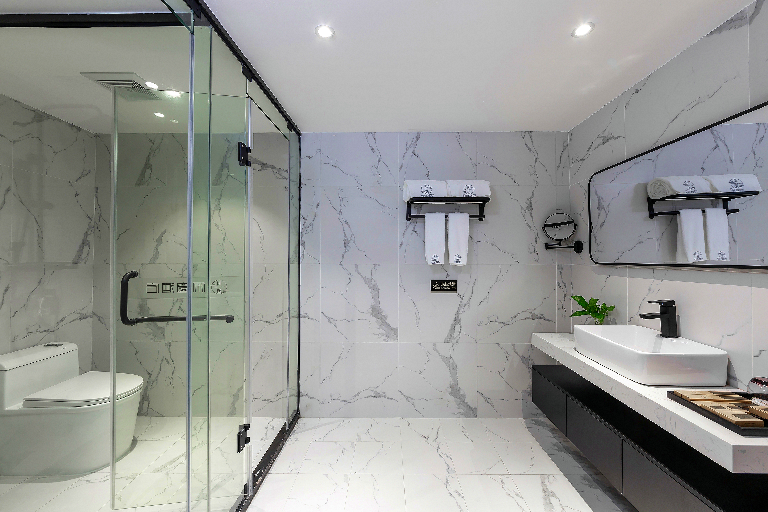 Xianchuang Hotel浴缸双卧套房｜两室一厅+minibar+小冰箱+舒适浴袍