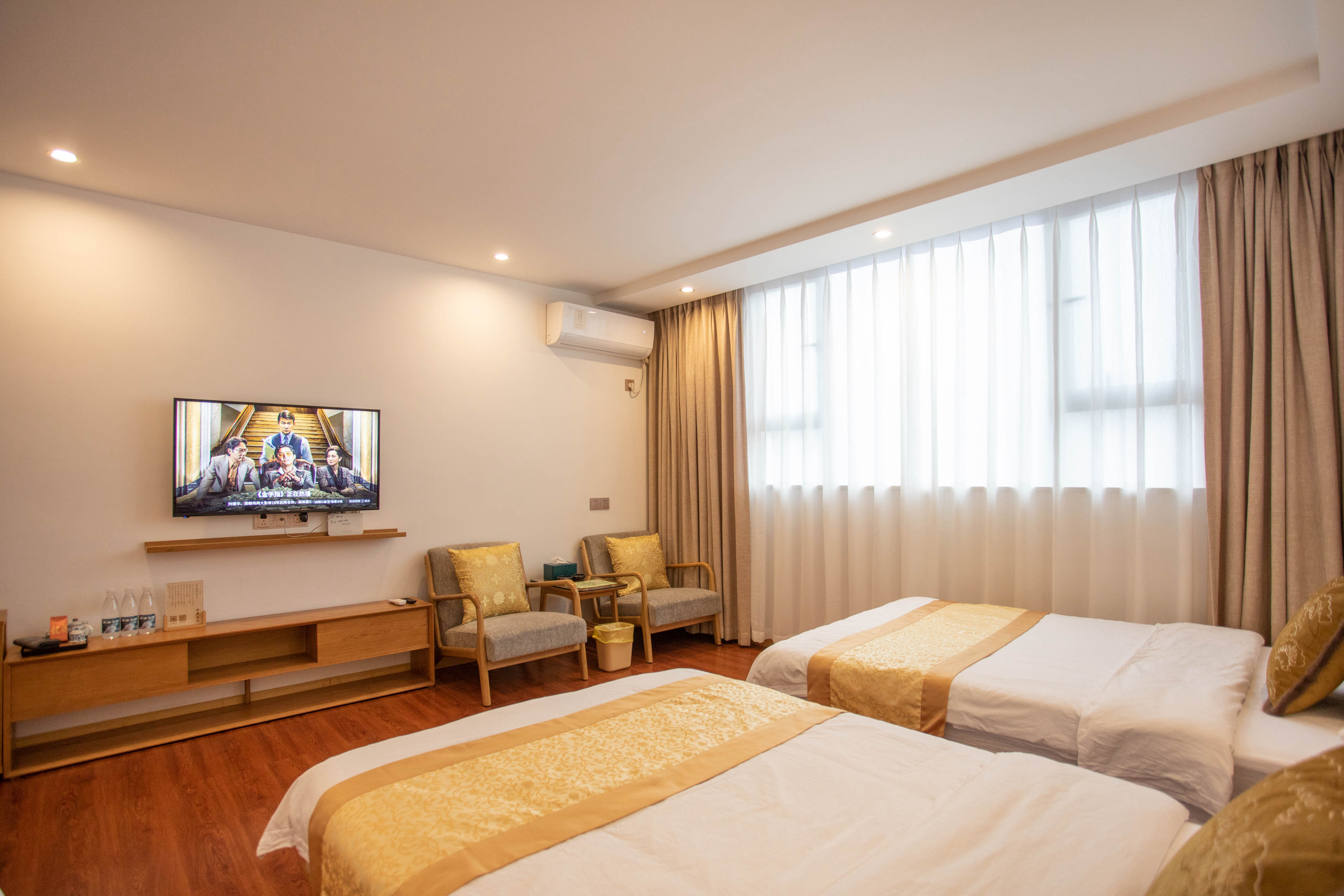 日星隐曜亲子房