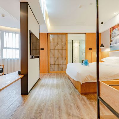 180度一室一廳觀景輕奢浴缸套房（小冰箱+霓虹夜景） 成都索菲斯喀萩莎飯店（文殊院樑家巷地鐵站店）優惠