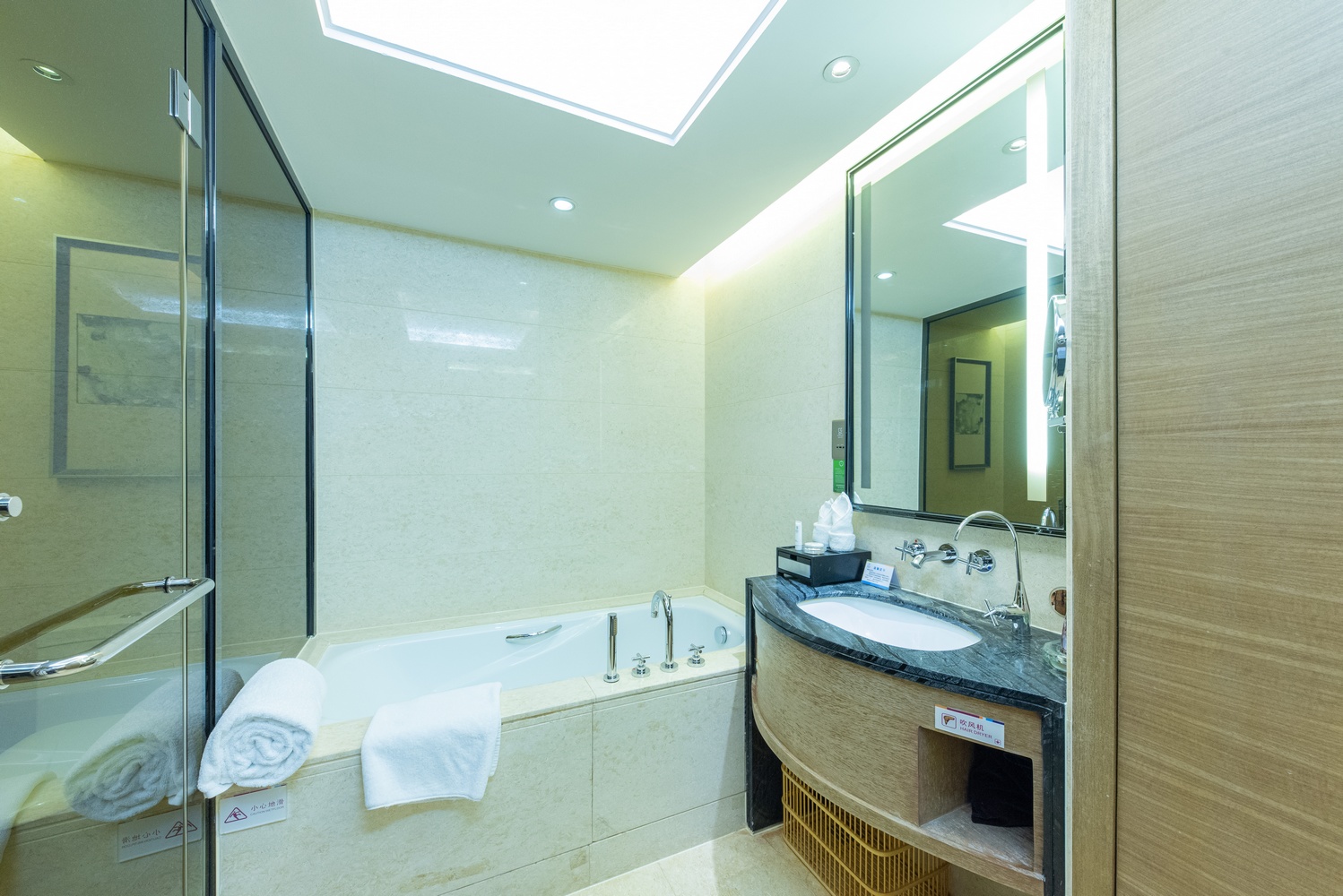 Shenzhen YANGBANGLANGYUE International HotelScenery Standard Queen Room