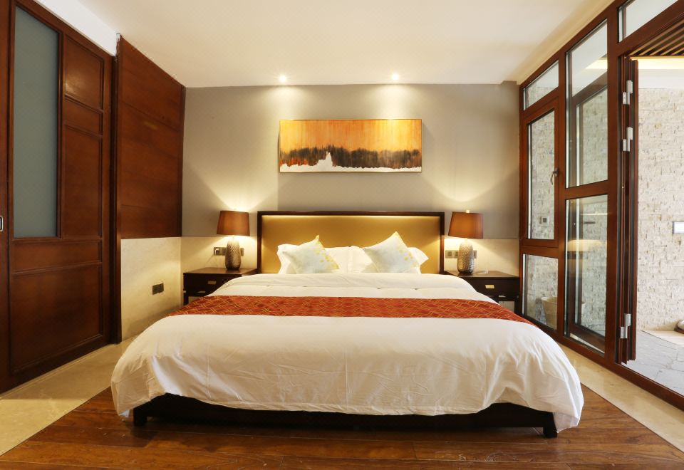 伴山居池畔温泉大床房V1