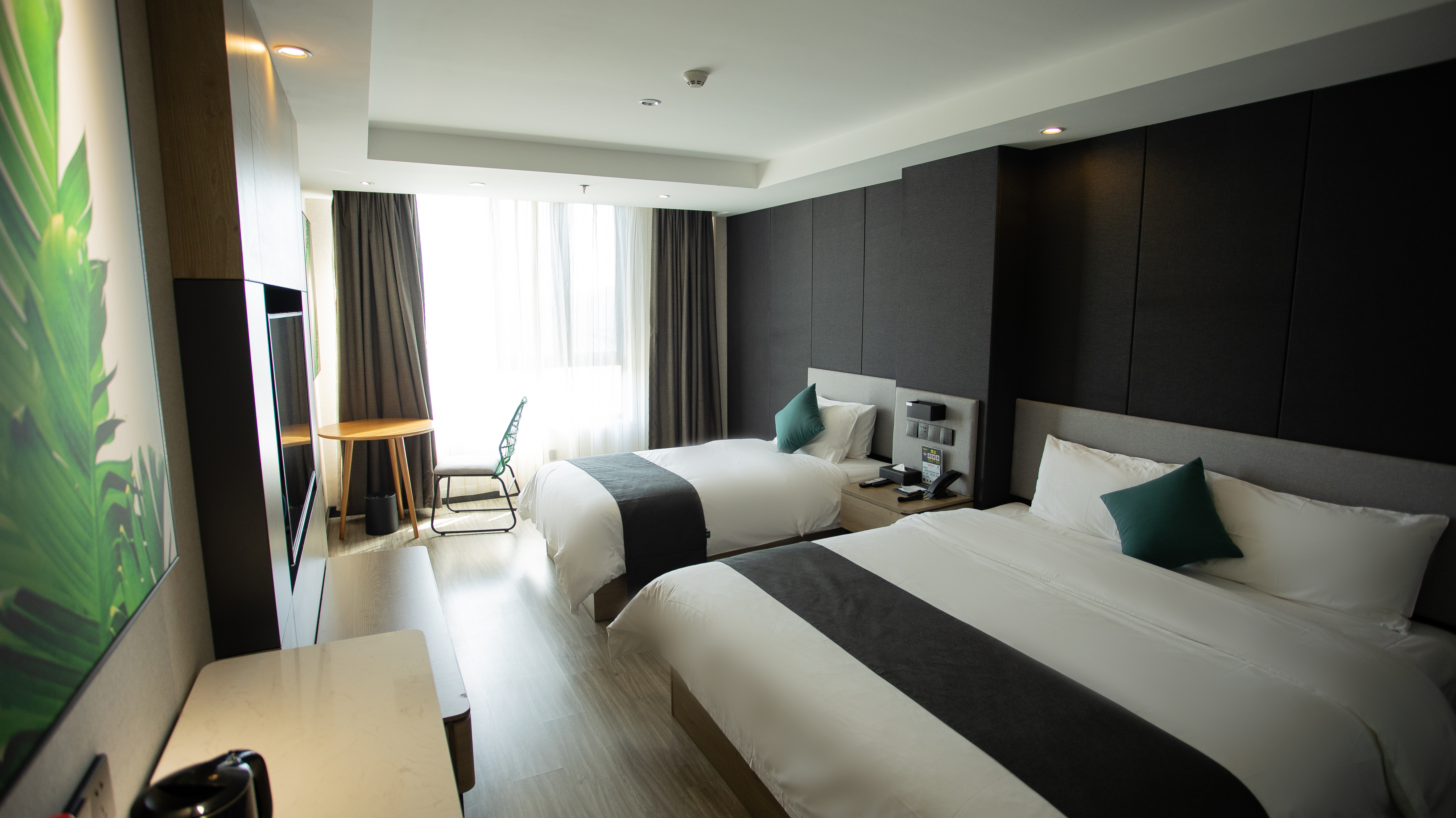 休闲家庭房【城景大落地窗】