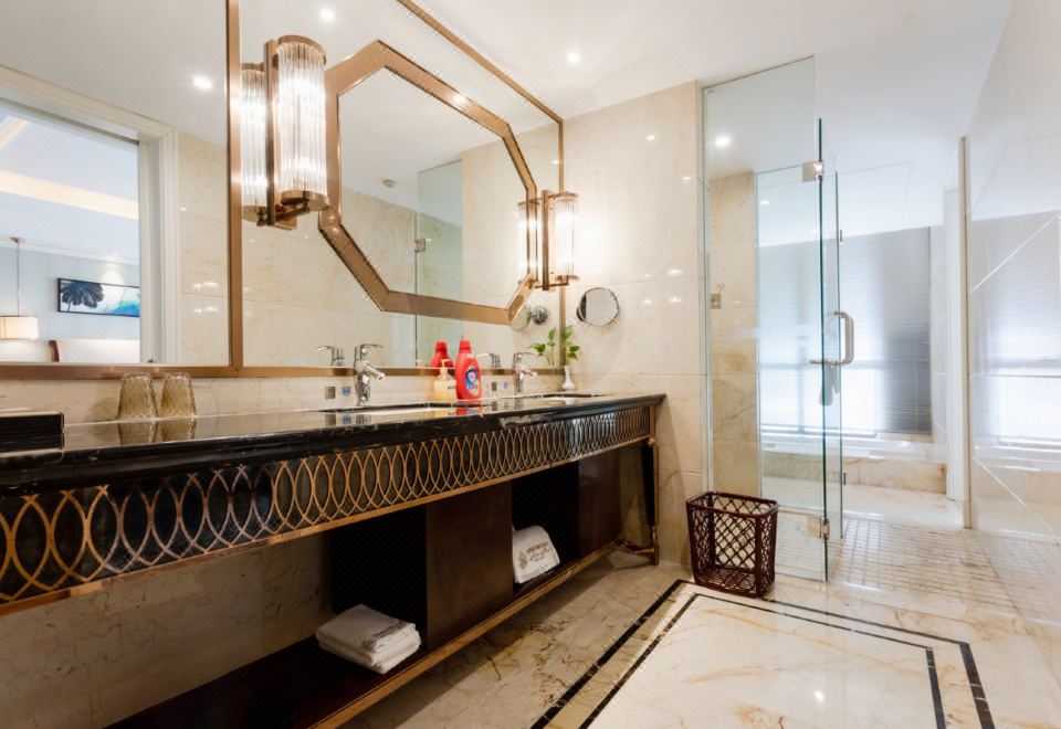 豪华商务大床房