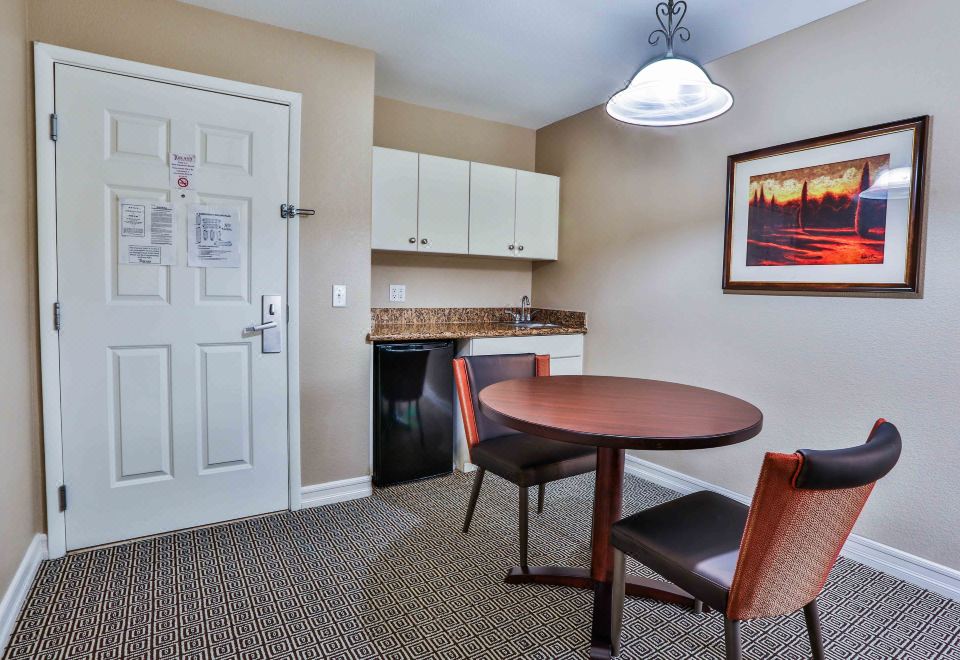 豪华行政特大床套房