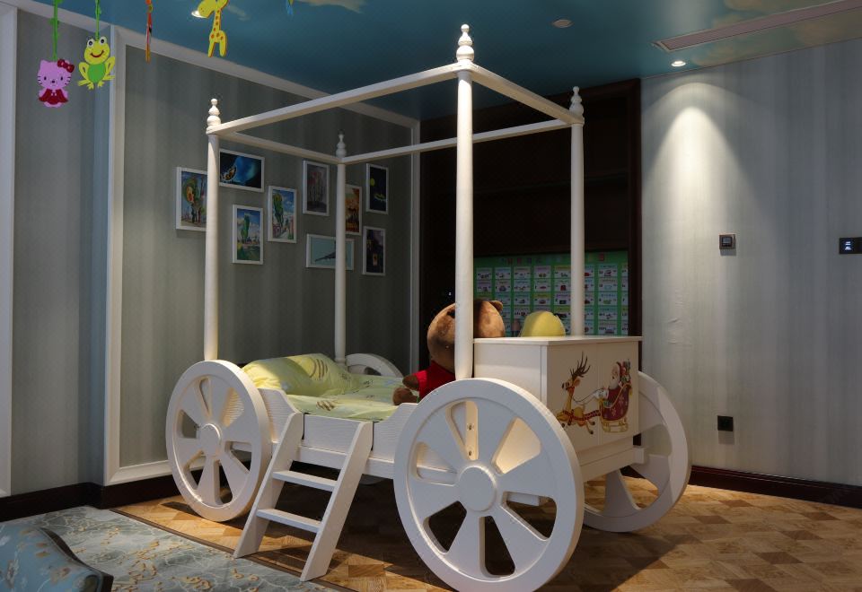 行政温馨家庭房