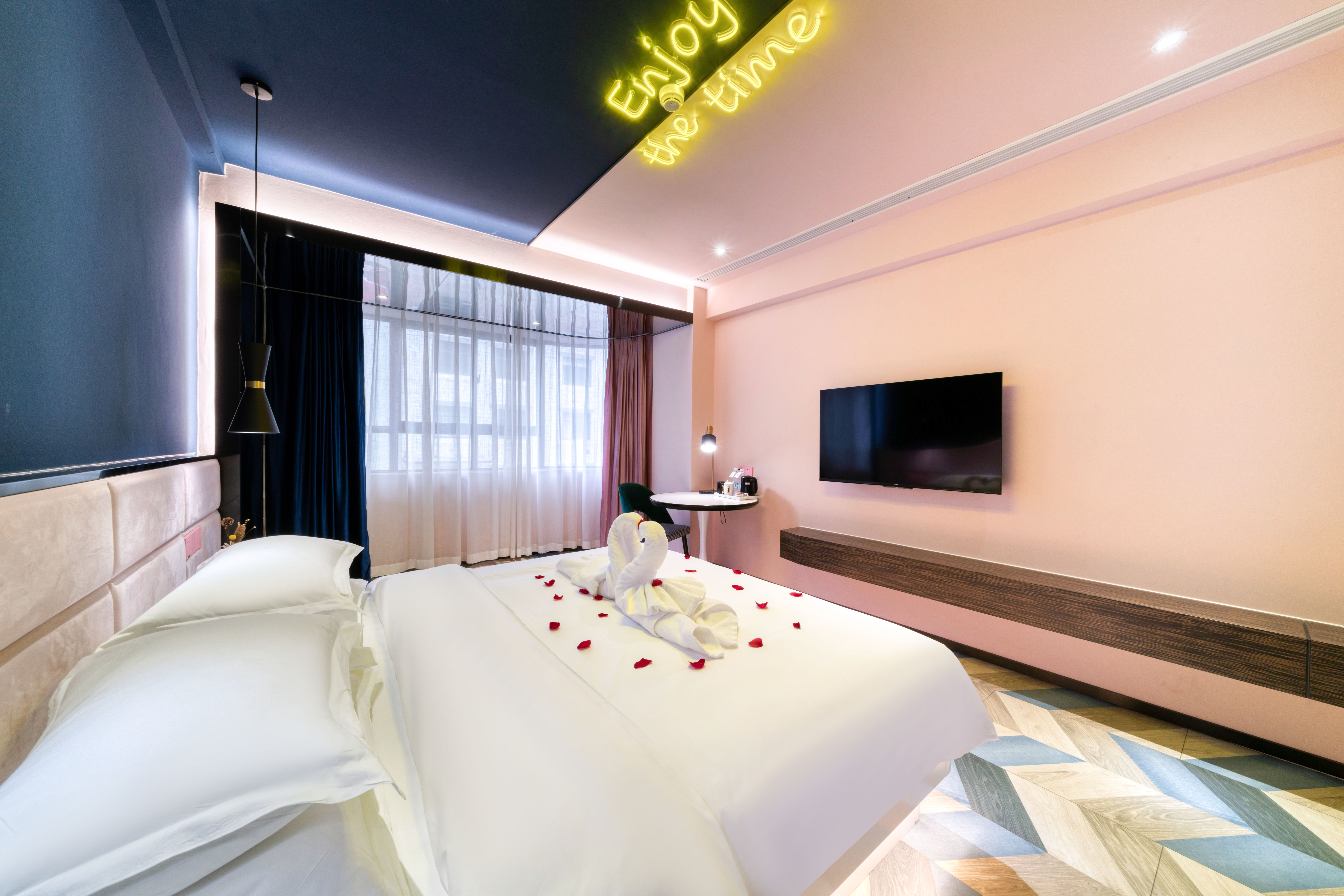 柔光情侶大床房（空調|智能客控）