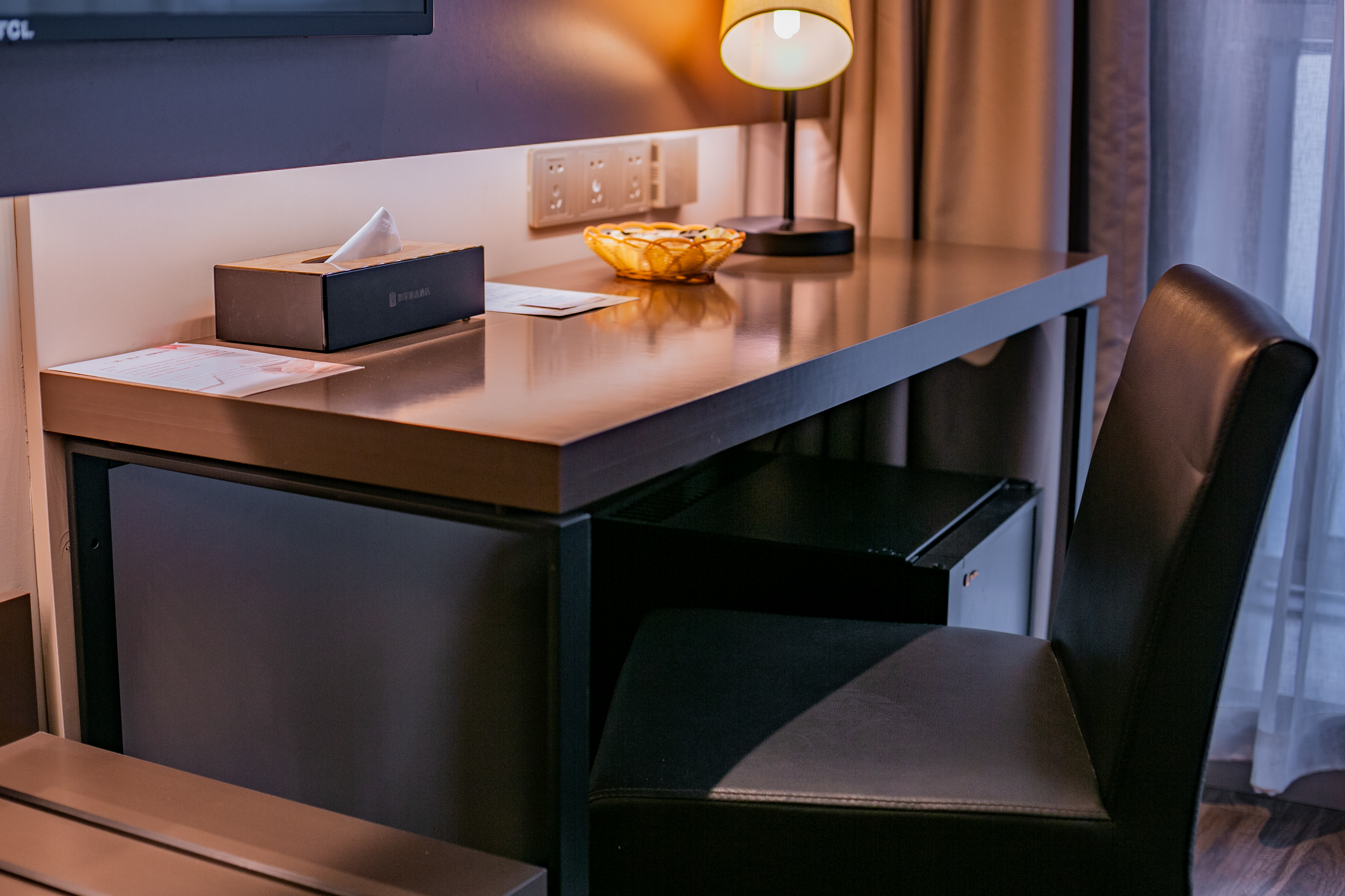 商务大床房（徕芬吹风机+品牌床垫+办公桌）