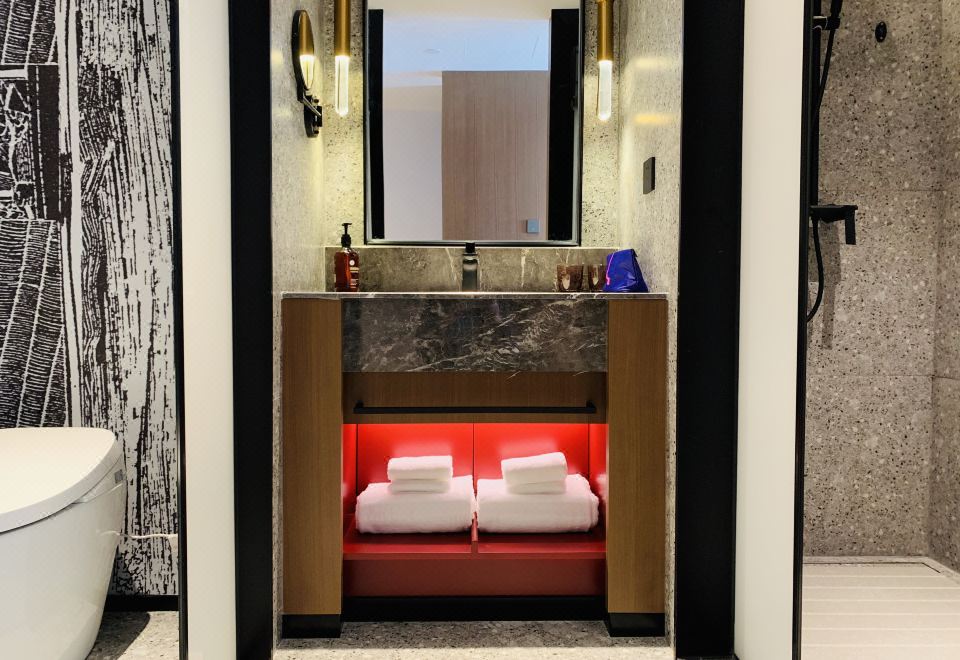 心悦高级大床房（全景落地窗+智能客控+MiniBAR）