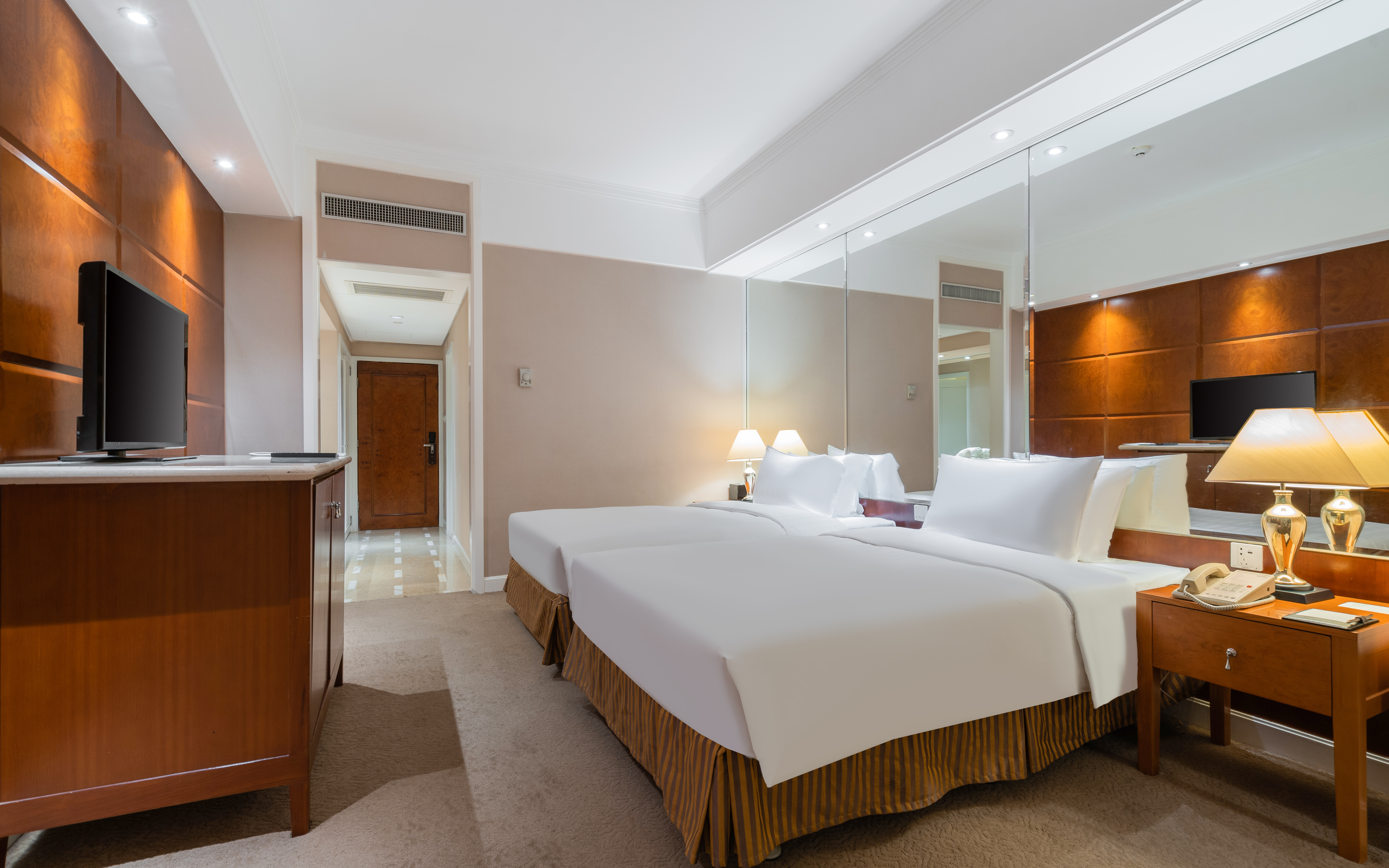 高级双床房「地毯+小冰箱+浴缸」