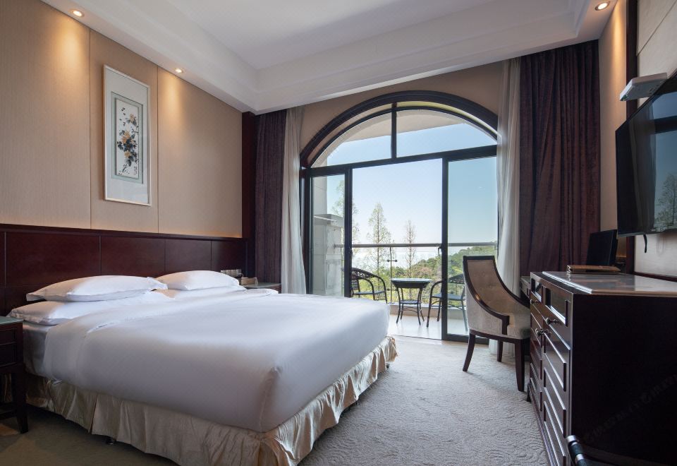 山景阳台大床房