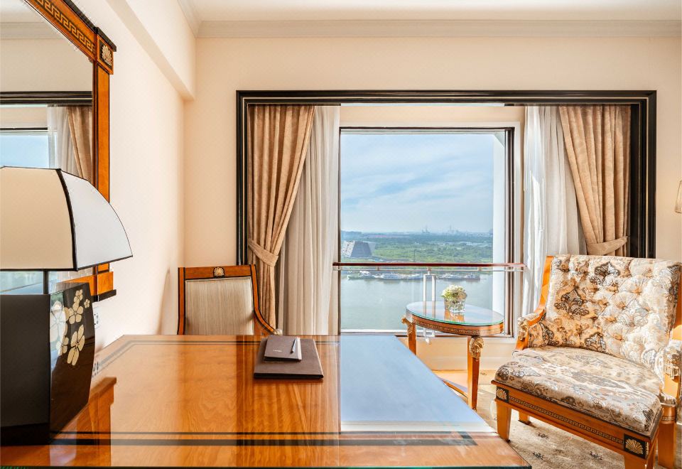 河景行政特大床房