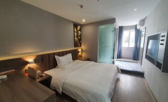 7 Days Hotel (Dongguan Shijie Center Jiarong Plaza)