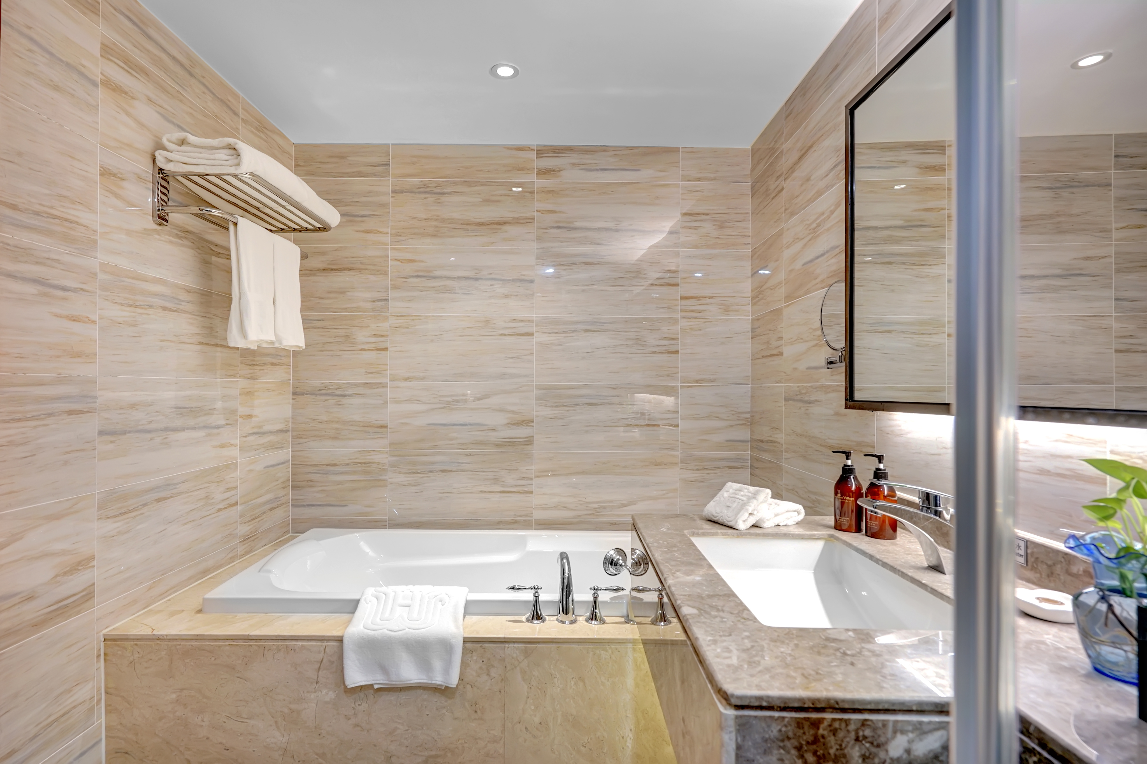 巴黎寬悅城景大床房·豪華浴缸·潤境加濕器