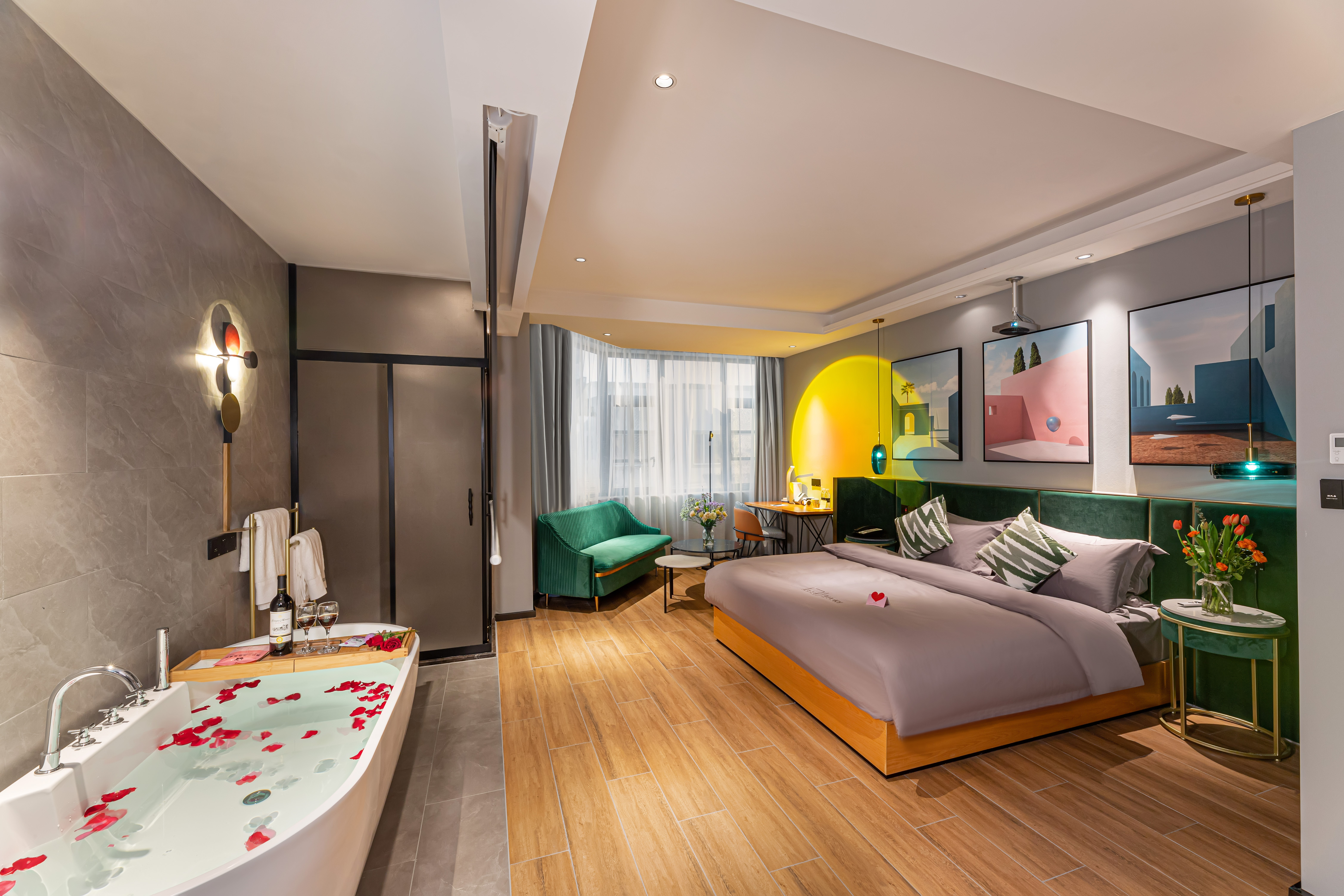 行政大床房（极米巨幕投影+浪漫泡泡浴+轻奢乳胶床垫）