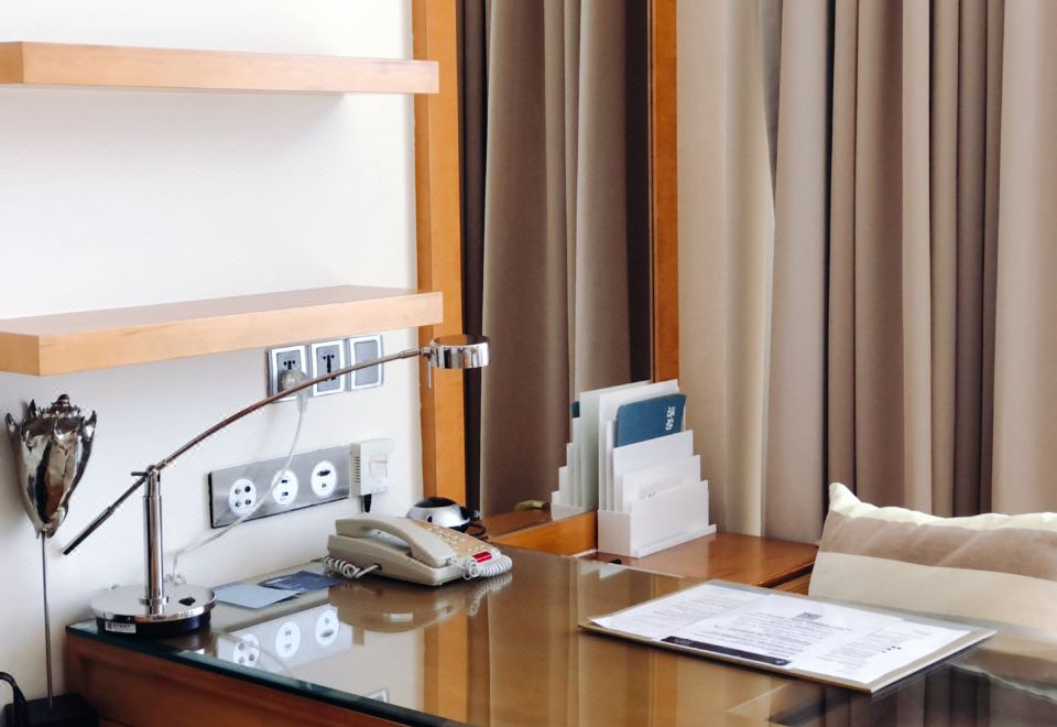 Four Points By Sheraton Shenzhou PeninsulaGuestroom - Near Sea (2 Beds)