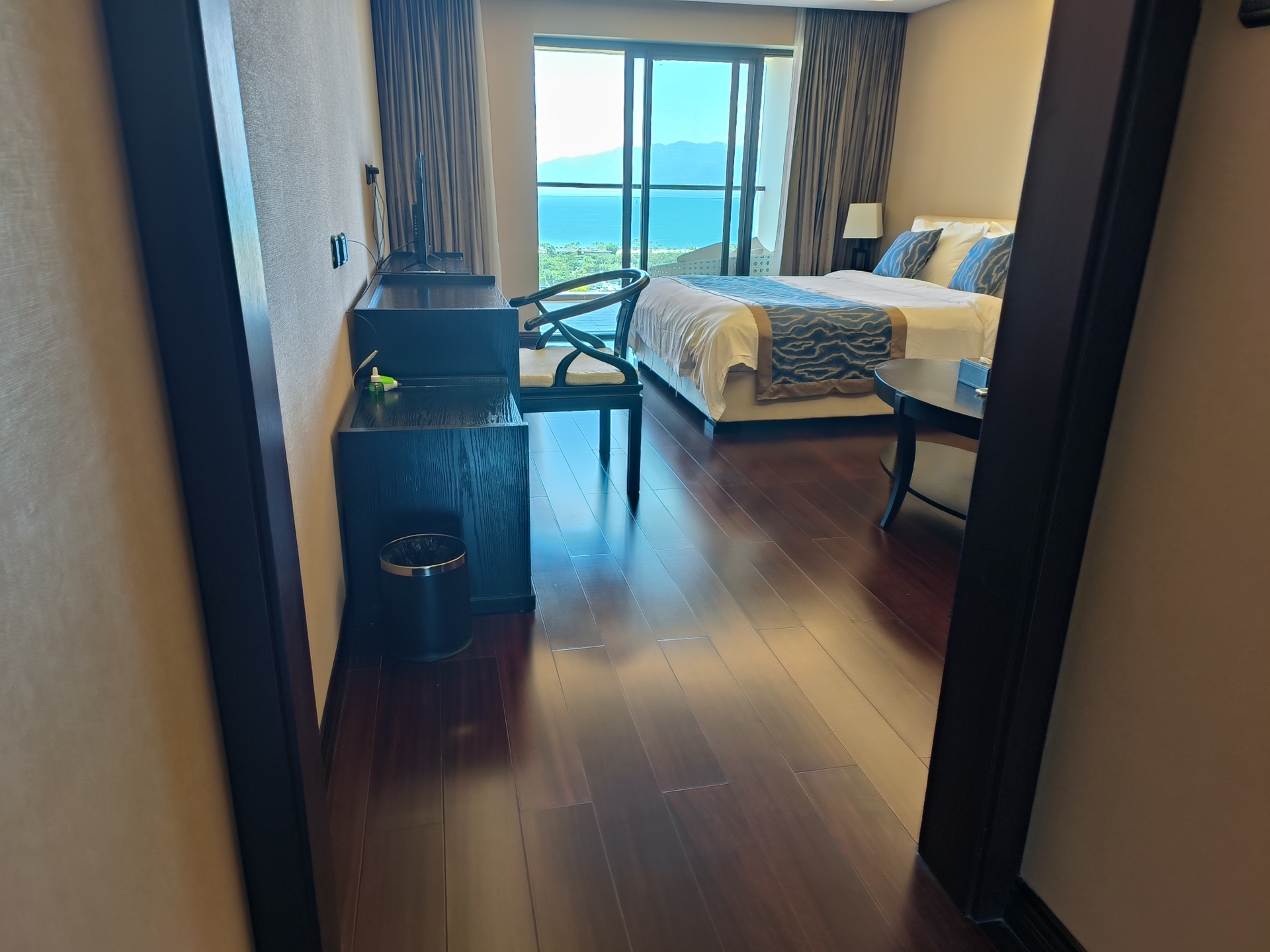 听风·全湖景露台大床房