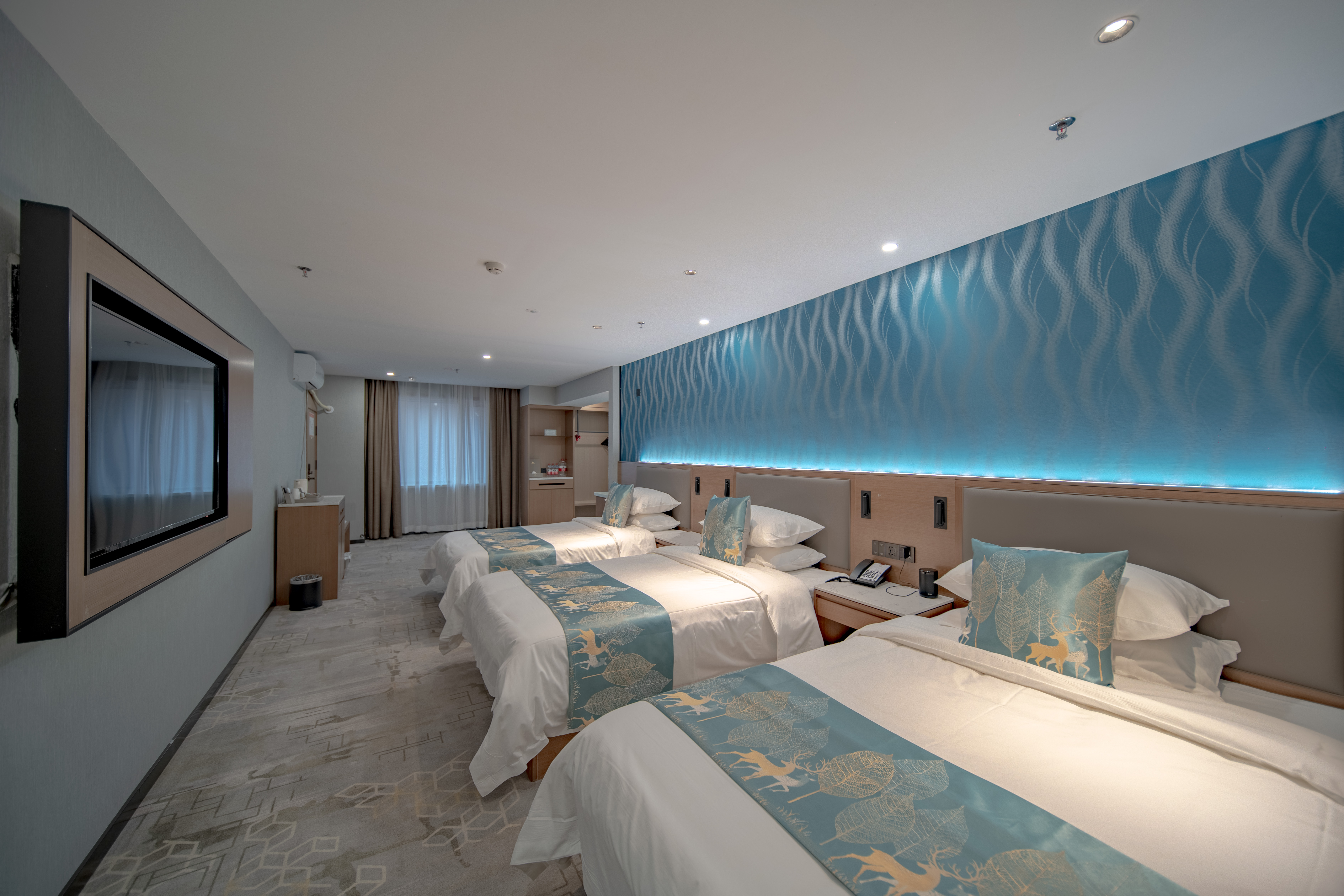 豪华三人间（智能语音）