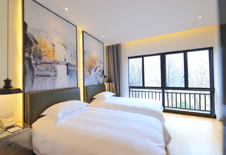 心泊湖景雙床房