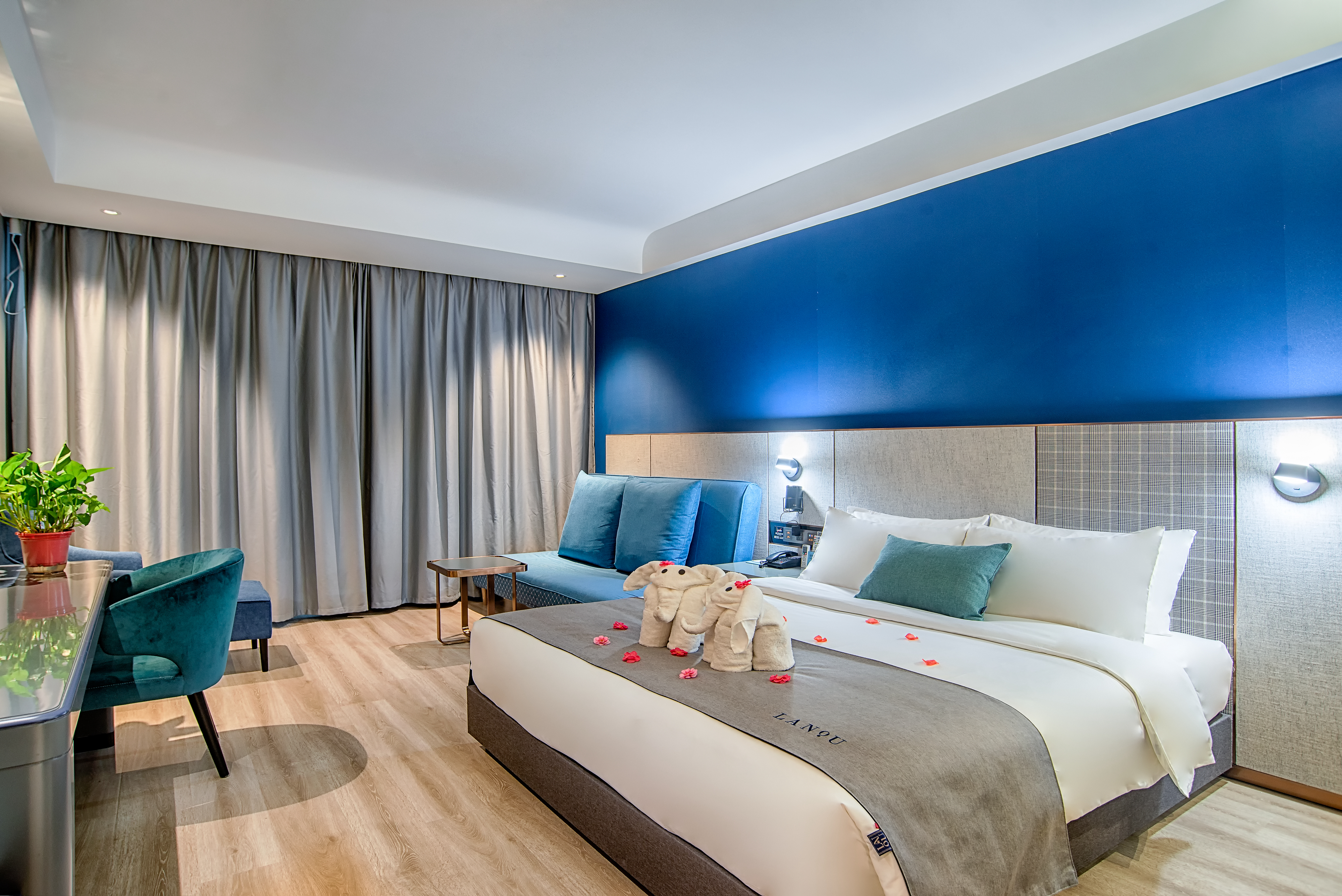 兰沁豪华大床房-全屋智能语音控制+金可儿床垫+小冰箱