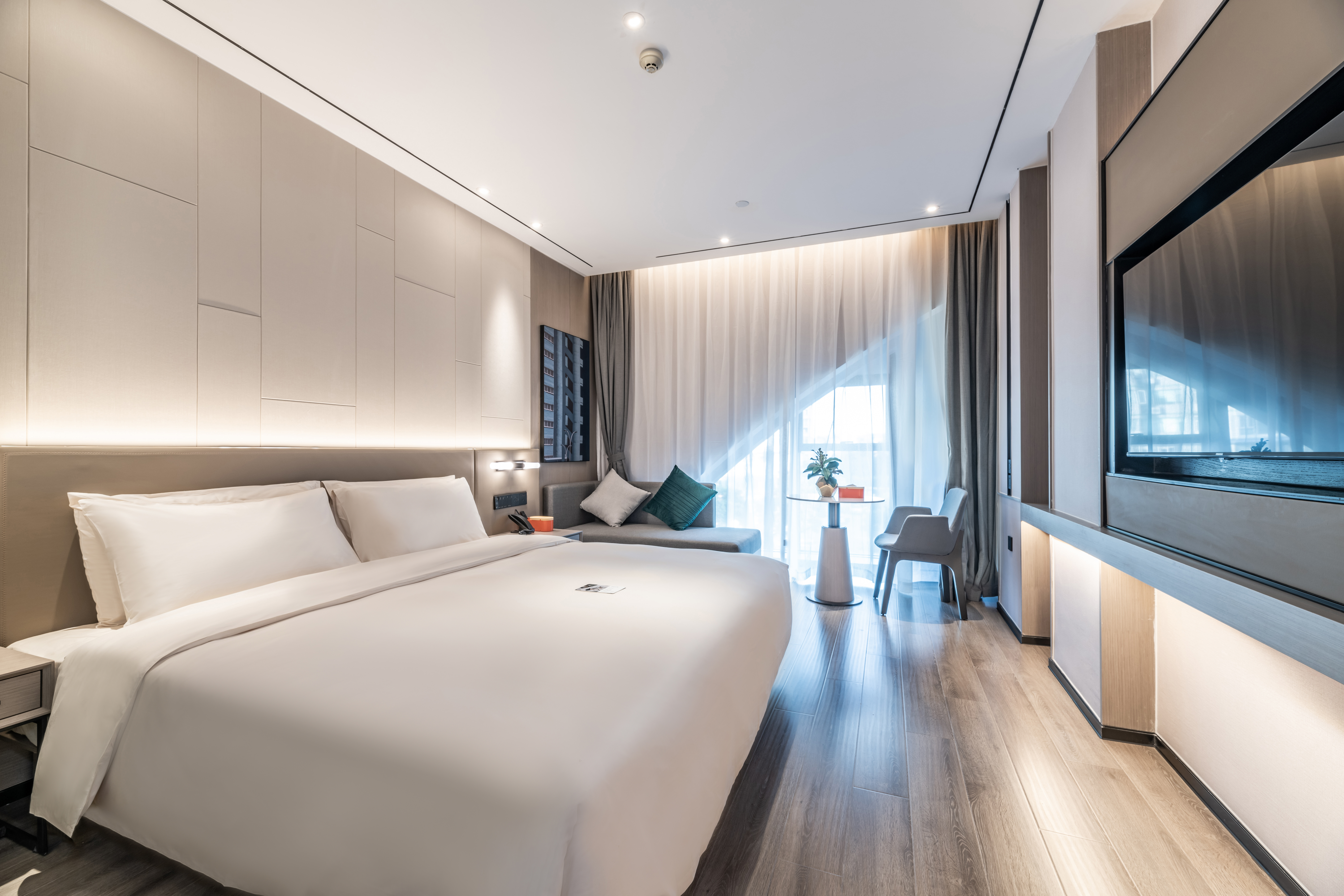 高级大床房（投屏电视+顶喷花洒）