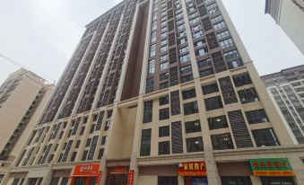 Zhaoqing Loves to Stay at Home Hotel