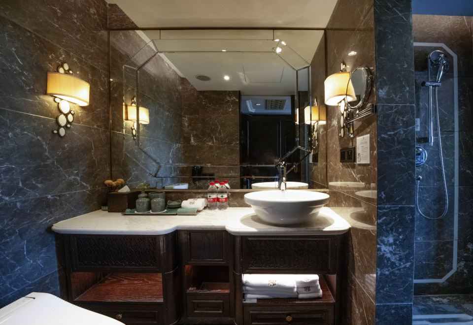 Hangzhou The New HotelHe Zhuang Garden View Double Bed Room