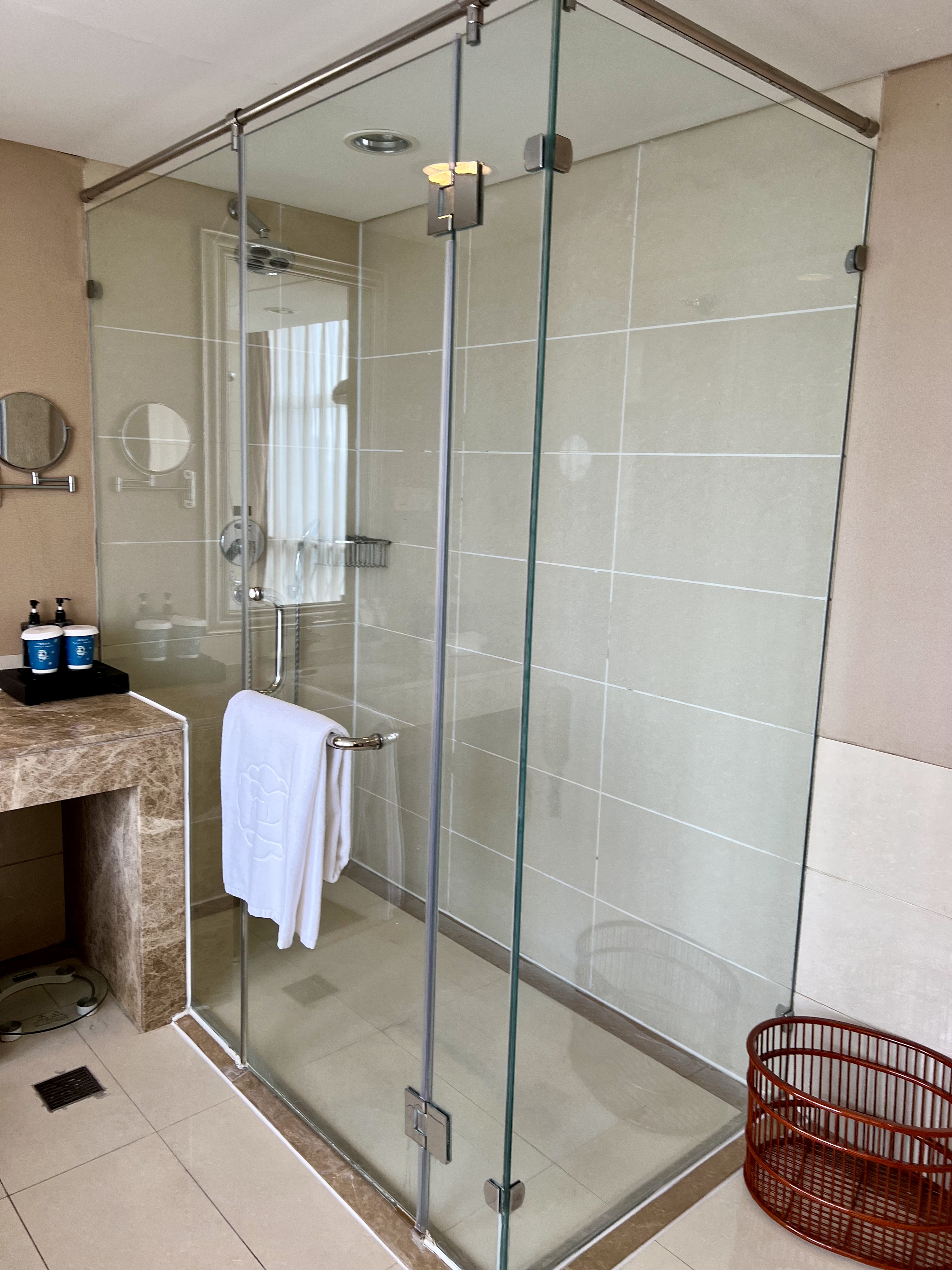 豪华商务大床间