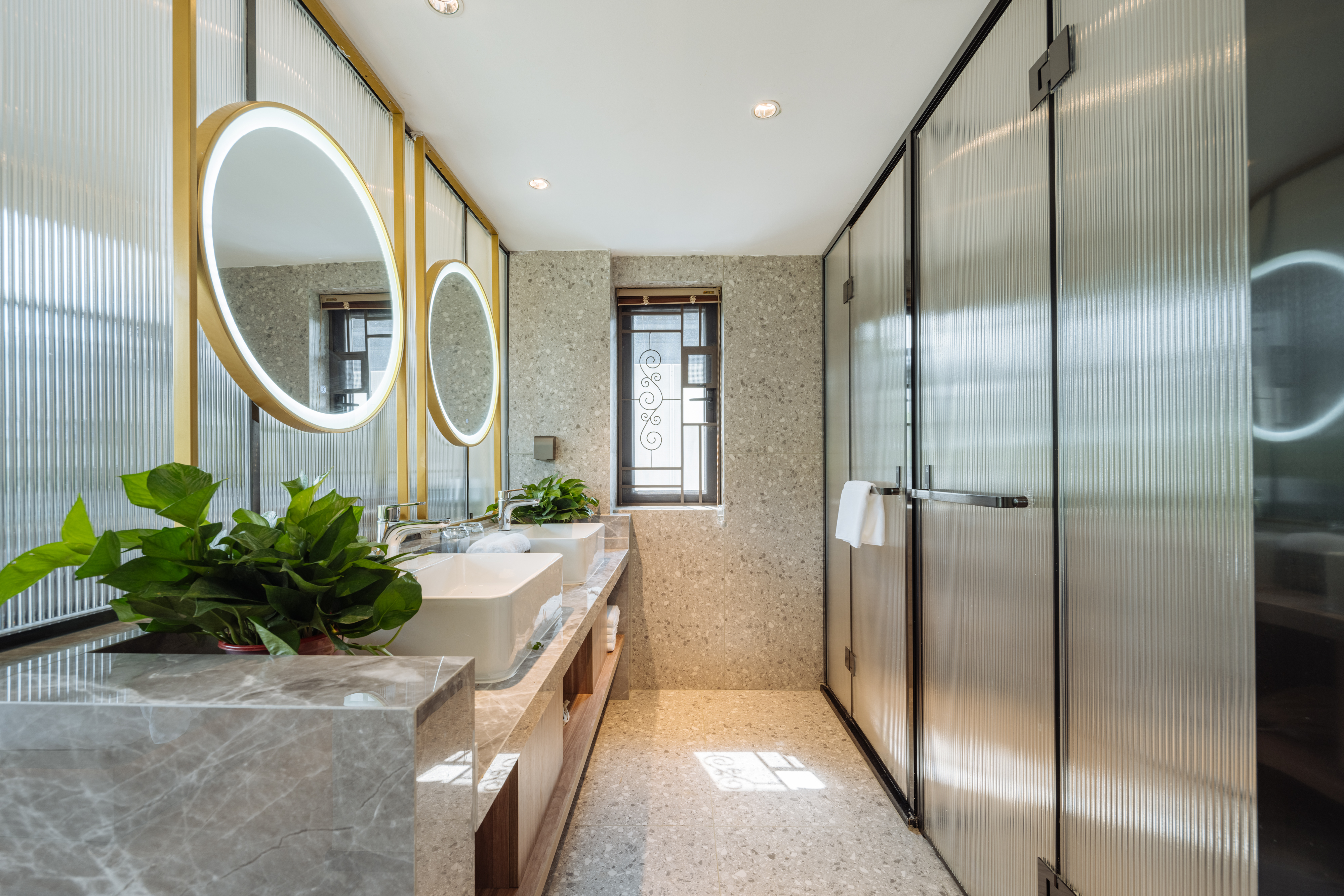 如意大床房（远观山景+草坪景+中央空调+麻将桌）