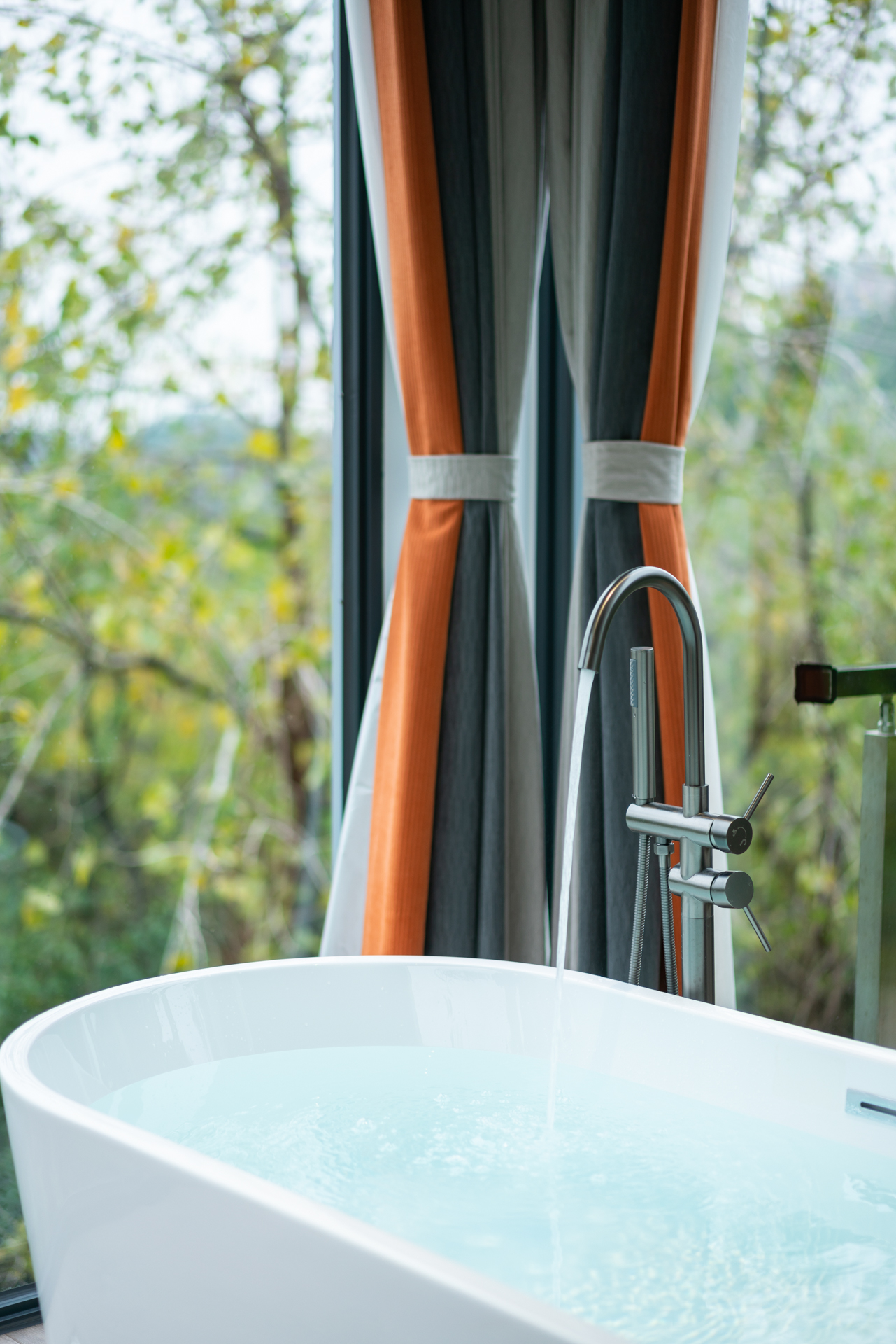 舞蝶·景观浴缸房（空调-网红打卡-大浴缸景观--棋牌娱乐）