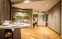 New Season Square Hotel