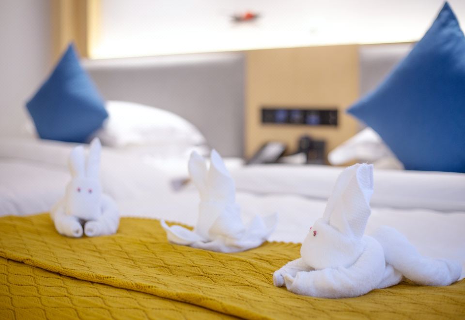 豪华双床房|智能轻奢+休闲座椅