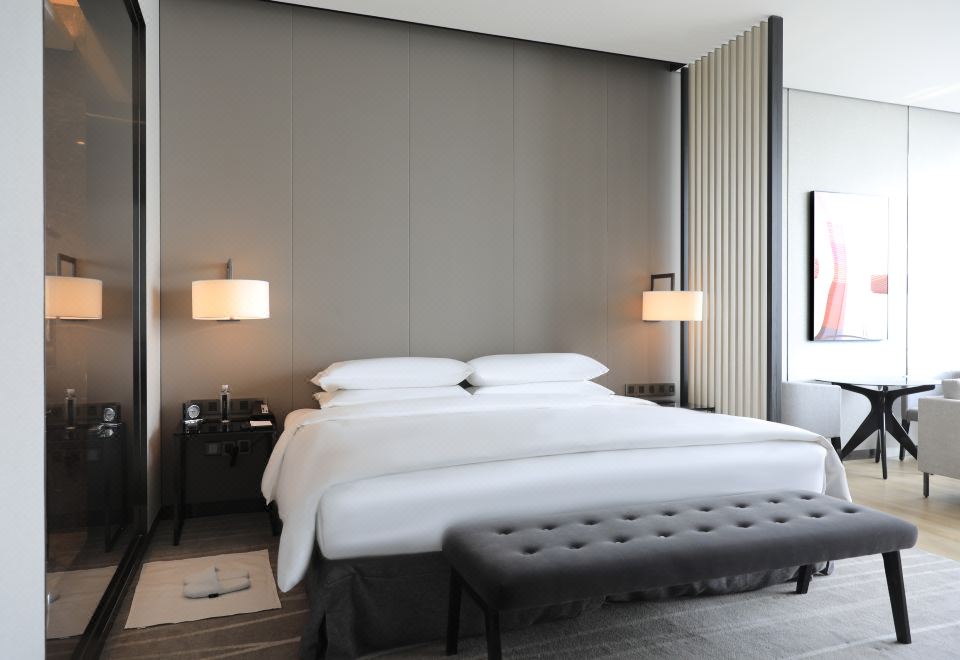 N3尊贵豪华湖景大床客房