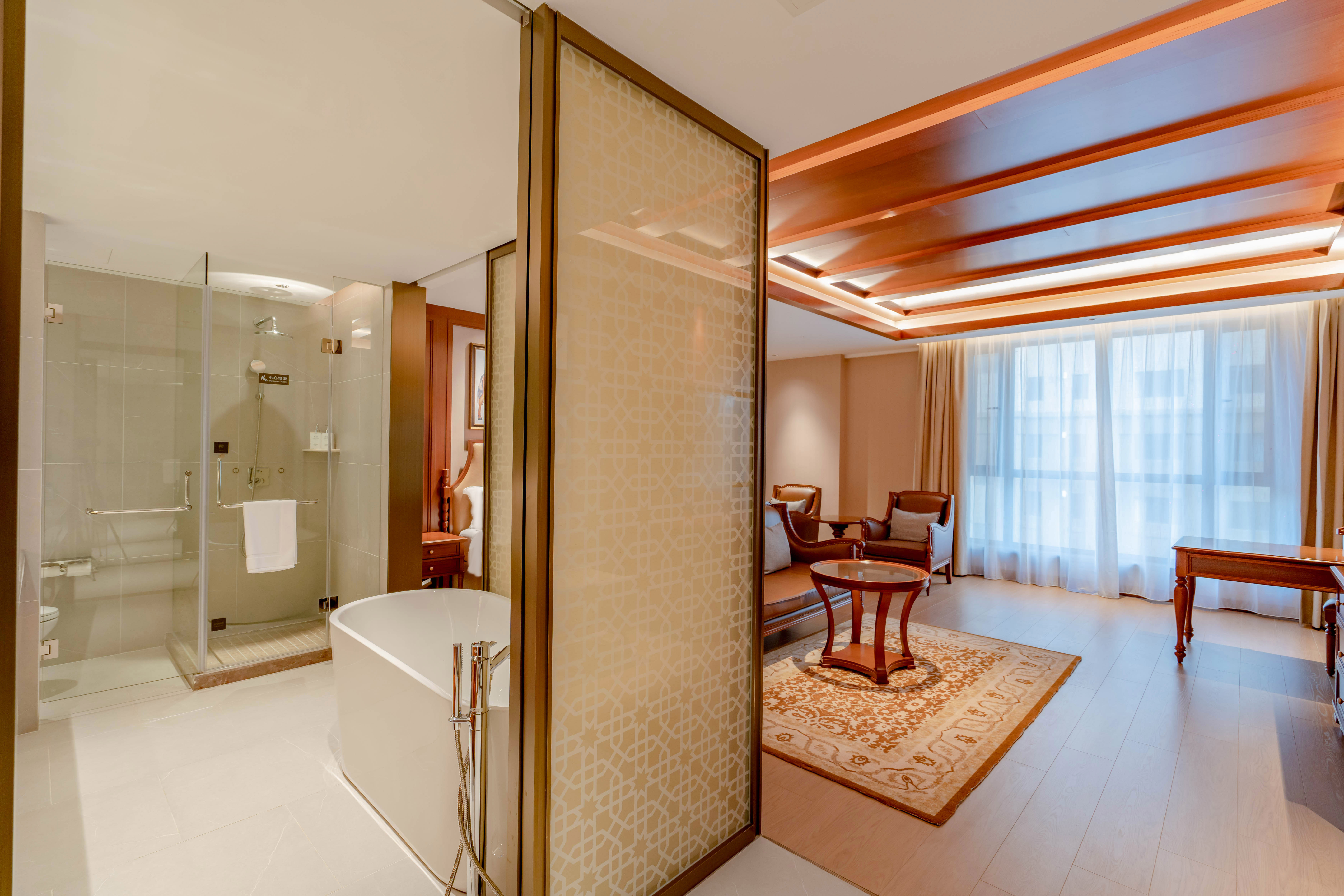 豪华大床房（加湿器+金可儿舒睡床品+小冰箱）