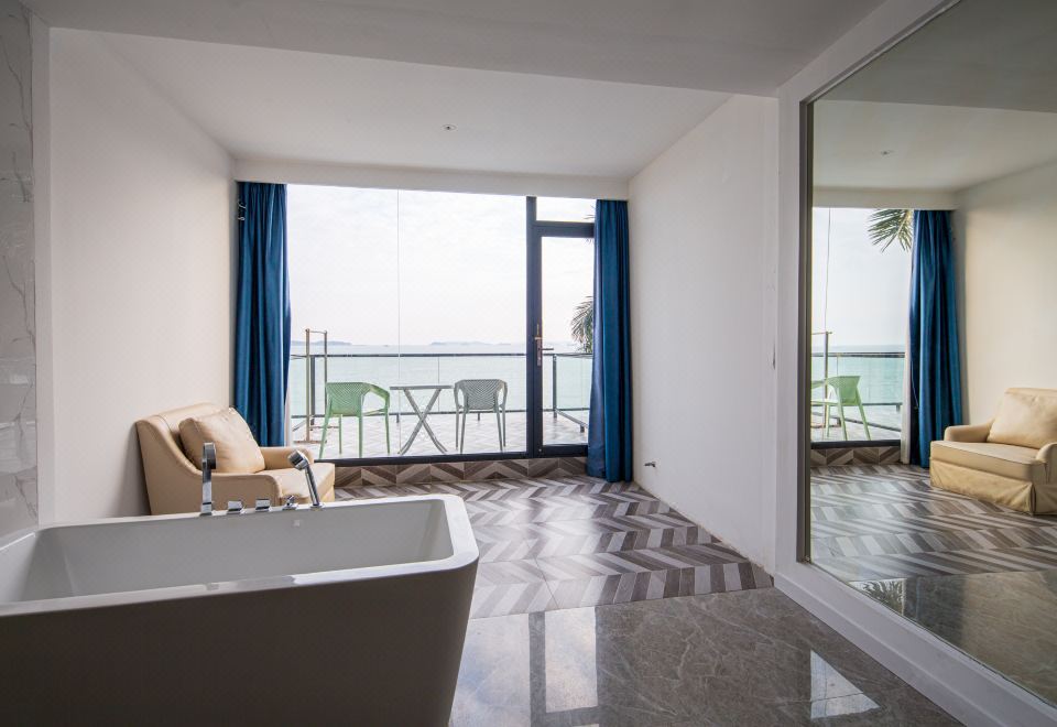 Miye Sea-view Holiday VillaIntimate Sea Terrace Sea-View Double Bed Room (180° Sea View + Marshall 3rd Gen Wireless Speaker + Xi Lai Men Deep Sleep Latex Pillow + Skin-Friendly Long Staple Cotton Linens + Smart Toilet + Tub)