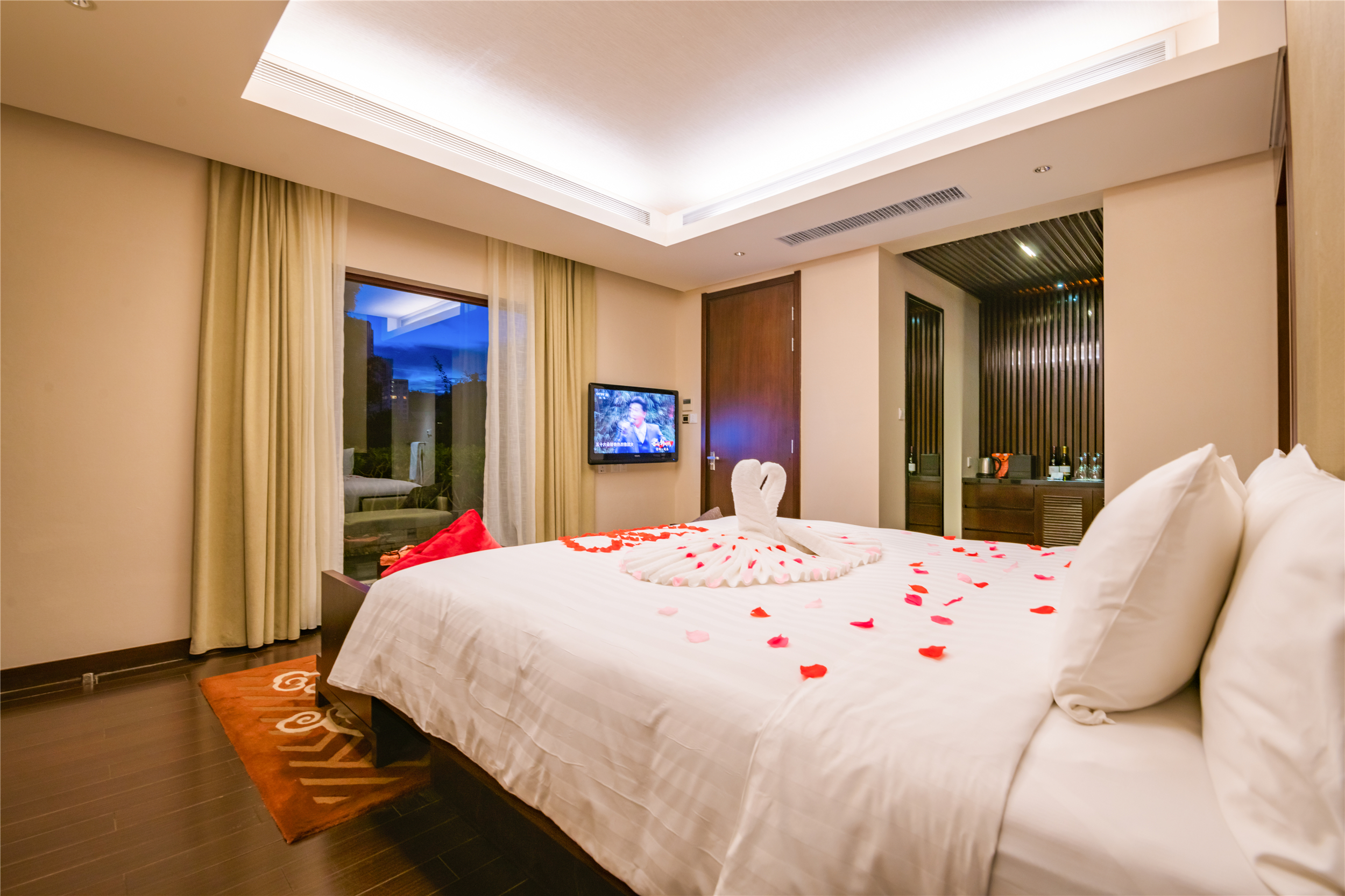 别墅露台泡池套房