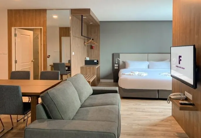 Family And Friend Suite