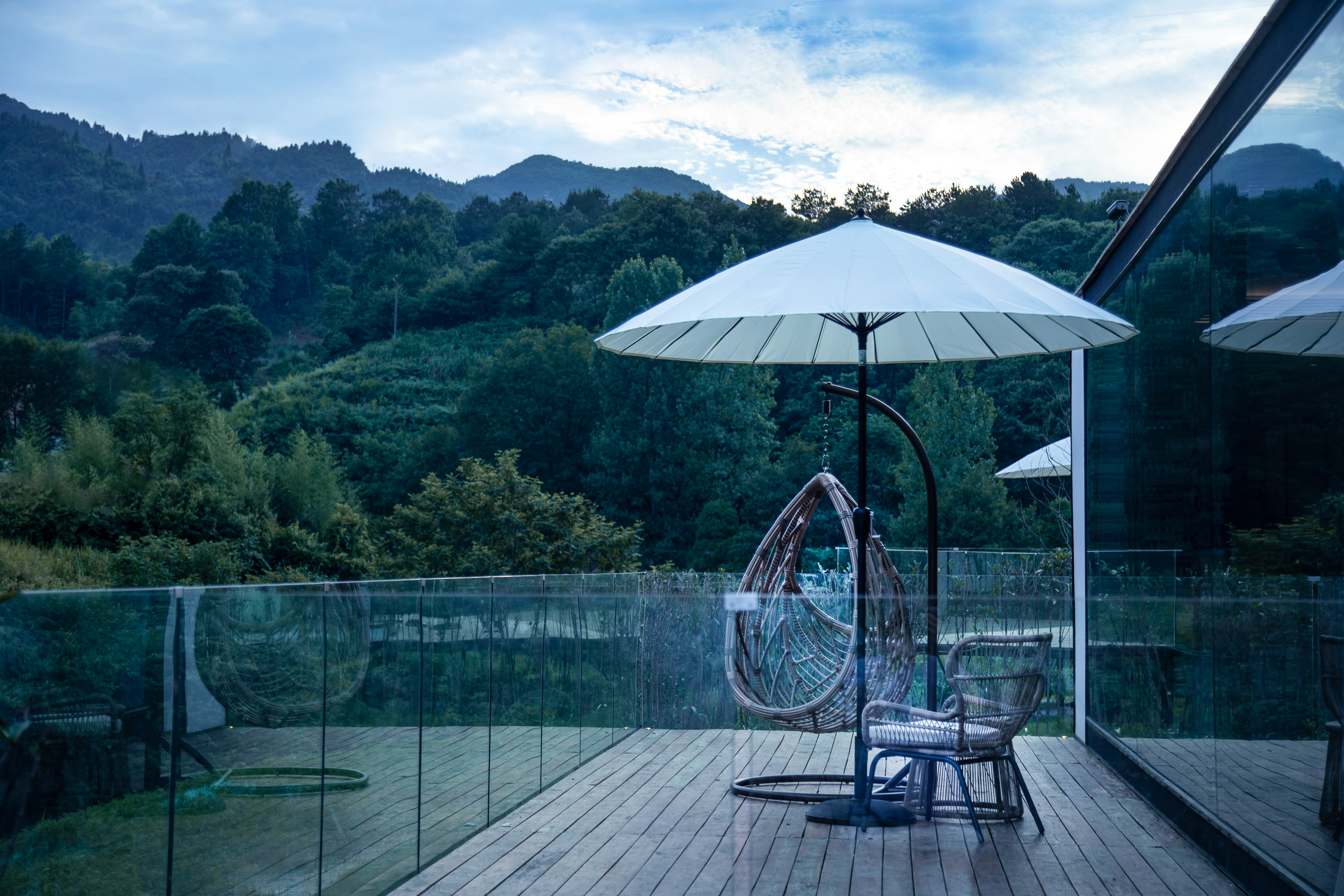 临水观景大床房