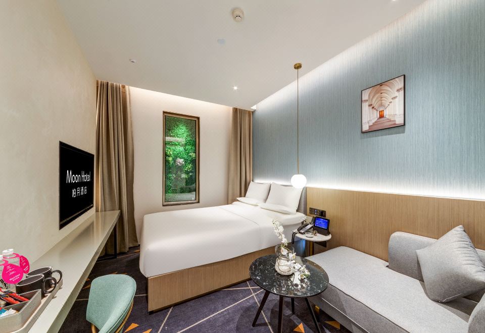 悦享静谧大床房（梦百合零压床垫+智能客控+无痕投屏）