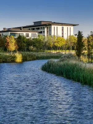 Xuchang Rebecca Furong Resort (Zhengxu Light Rail Furong Lake Station) Hotele w: 