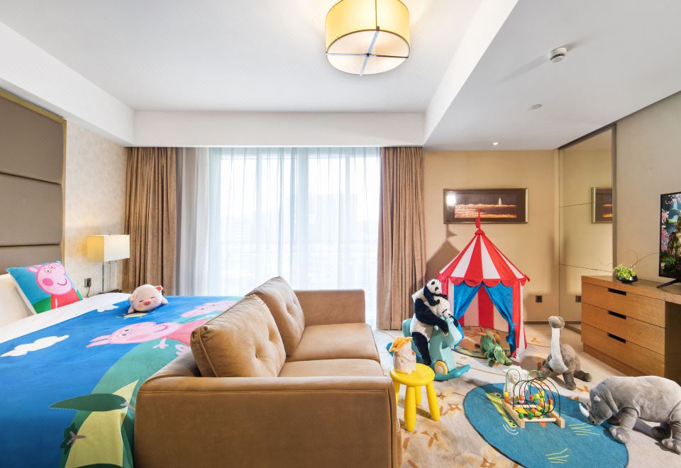 Shenzhen New World Weirui HotelFamily Friendly Themed Deluxe Room