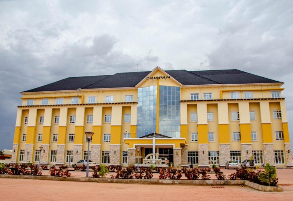 CRISPAN SUITES & EVENT CENTRE - Housity