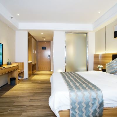 雅緻大床房「高樓層+手機投屏」 漫麗·影院酒店（海口日月廣場店）優惠