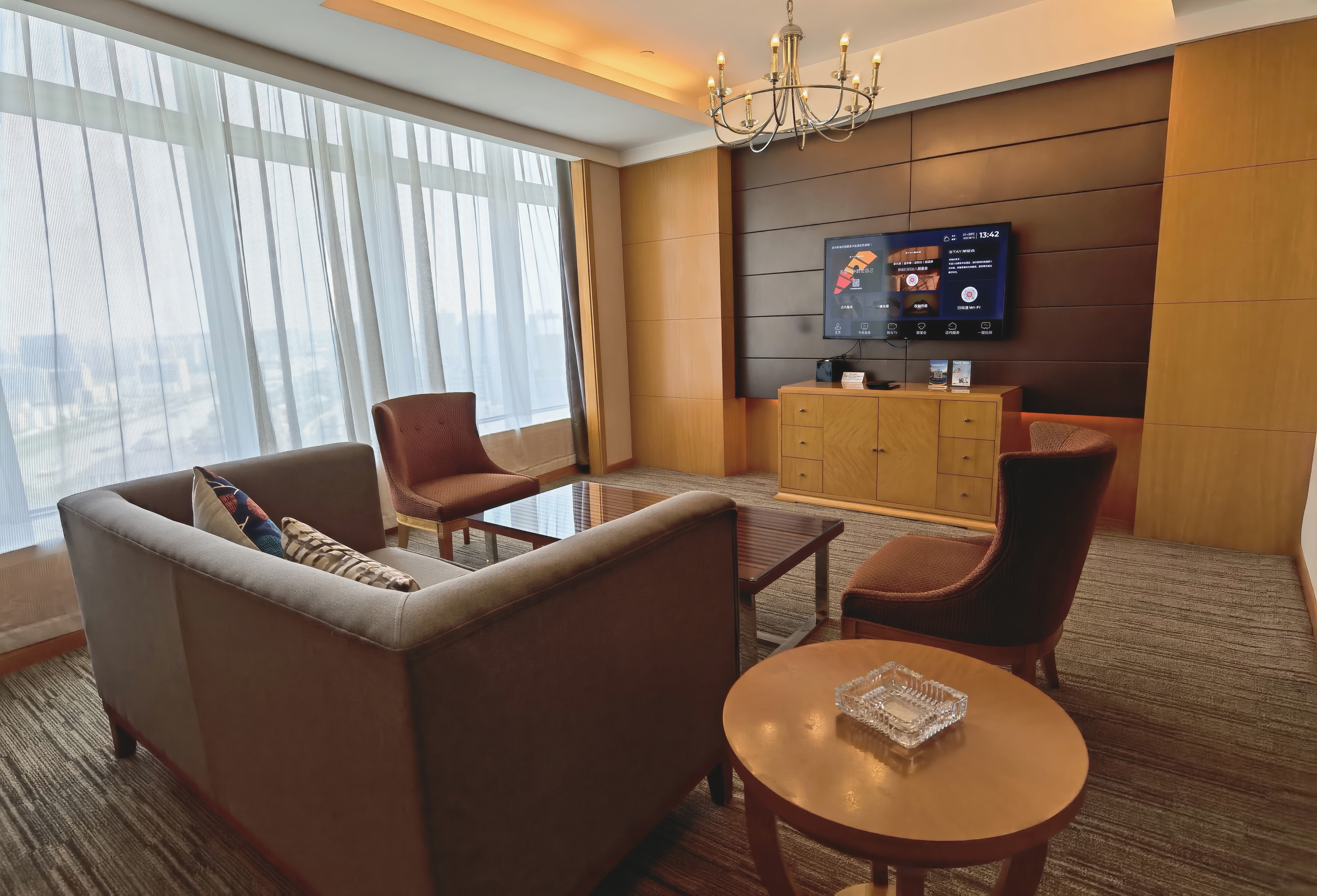 連通豪華家庭套房（兩室一廳霓虹夜景+室內親子樂園）