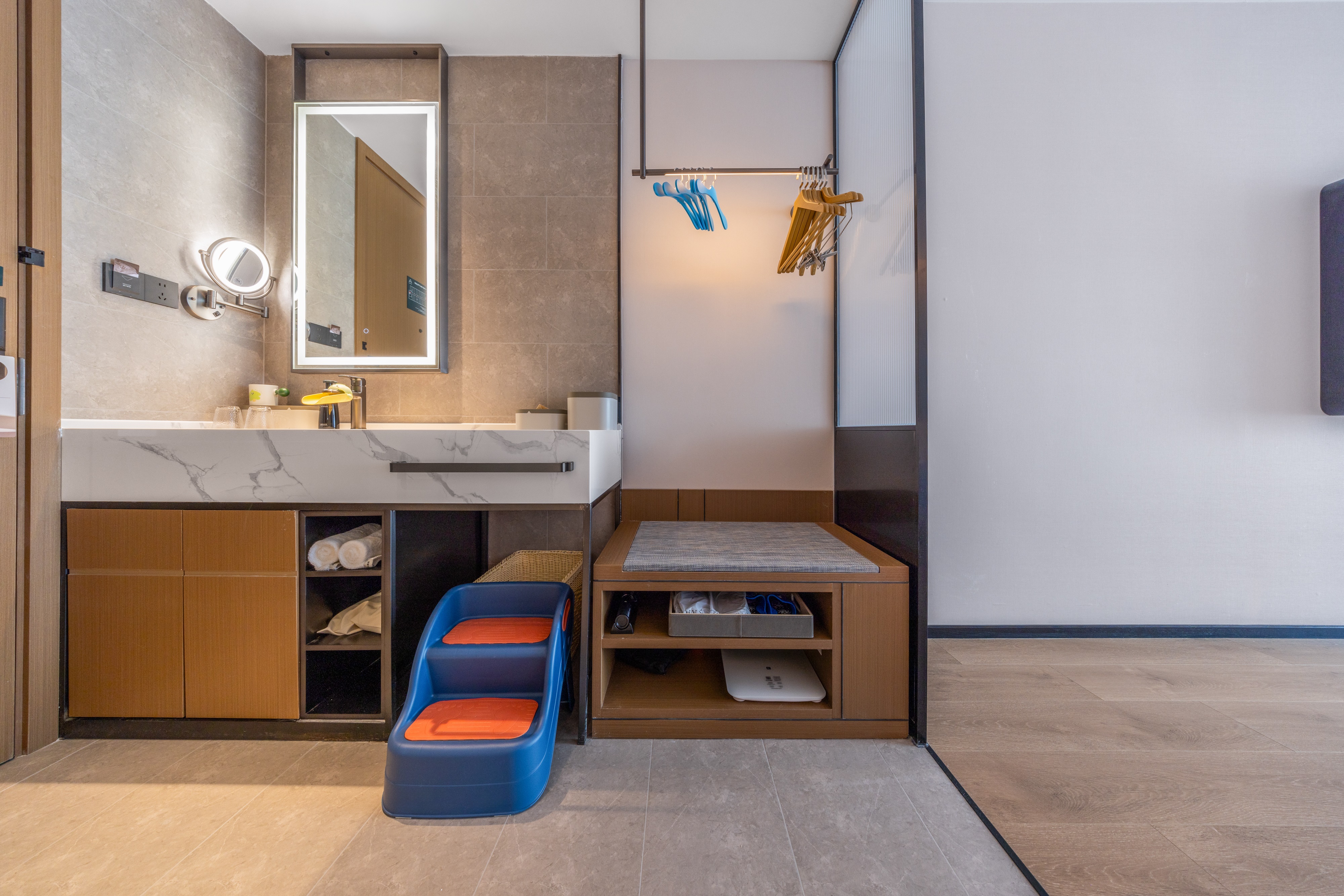 尊享亲子双床房（电视投屏+小冰箱+语音客控）