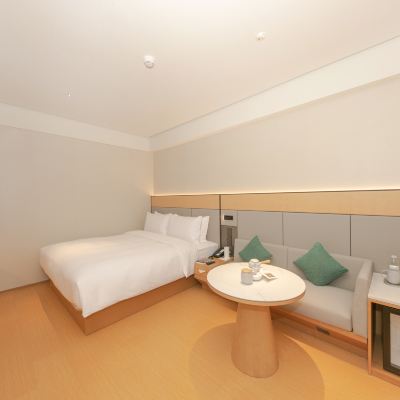 高級大床房（無窗）（電視投屏+小冰箱） 全季飯店（北京王府井店）優惠