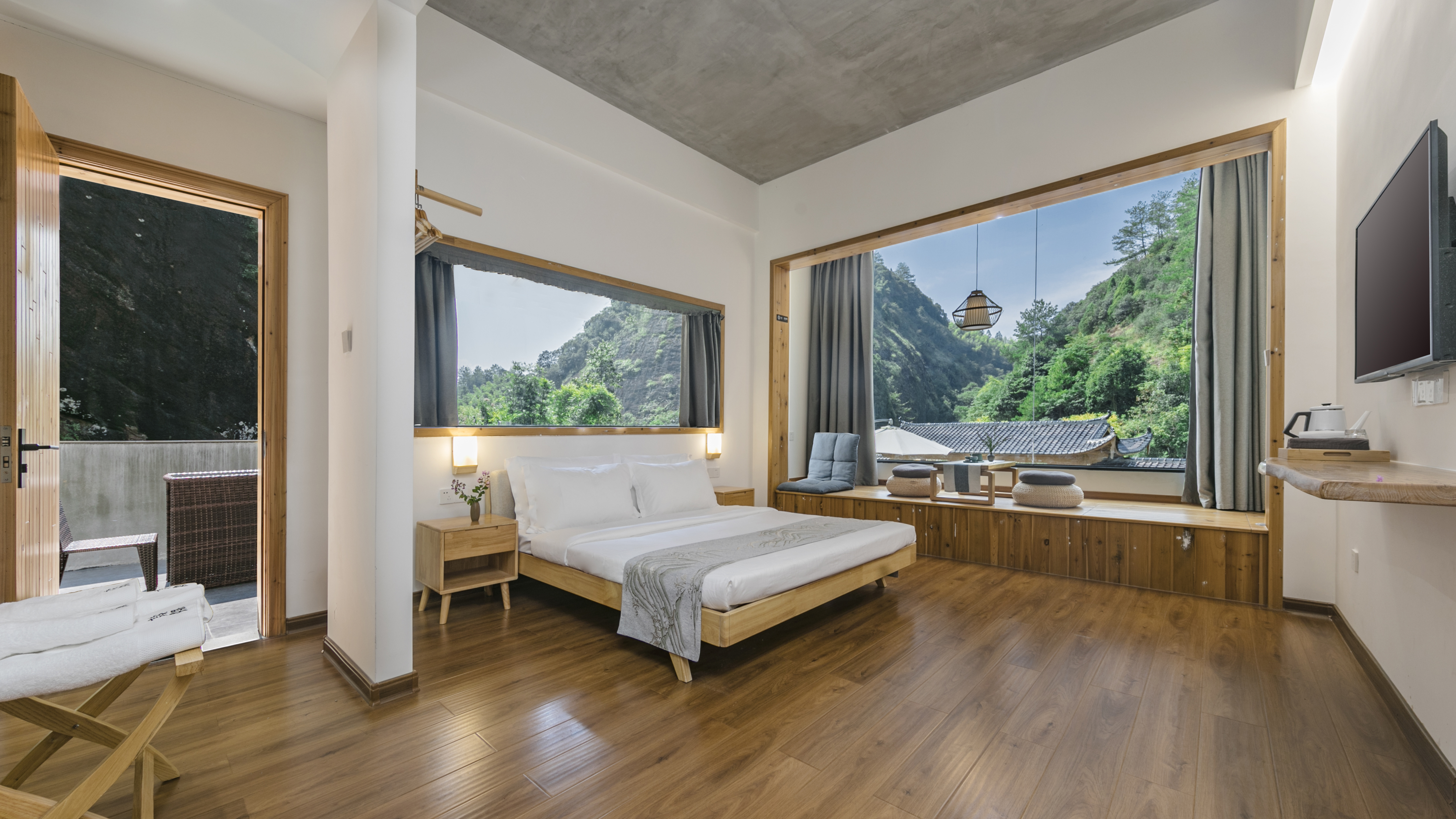 隅居?山风揽境阳台房（新中式茶桌+落地宽幅观景台）