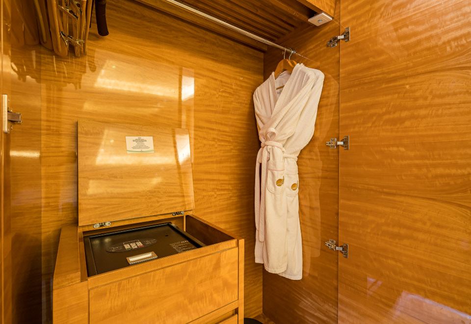 豪華河景大床房