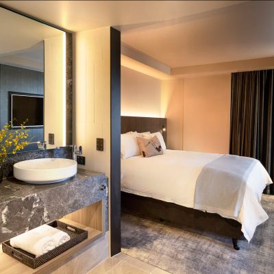 Deluxe Executive Suite with Lounge Access & High Floor Views Pullman Melbourne On the Park Promo Code