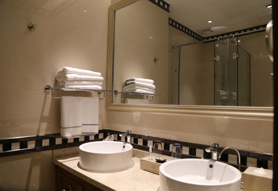 Baihualin Hot Spring Valley HotelYi Quan Shan Lu One-Bedroom Courtyard Hot Spring House With Outdoor Tub