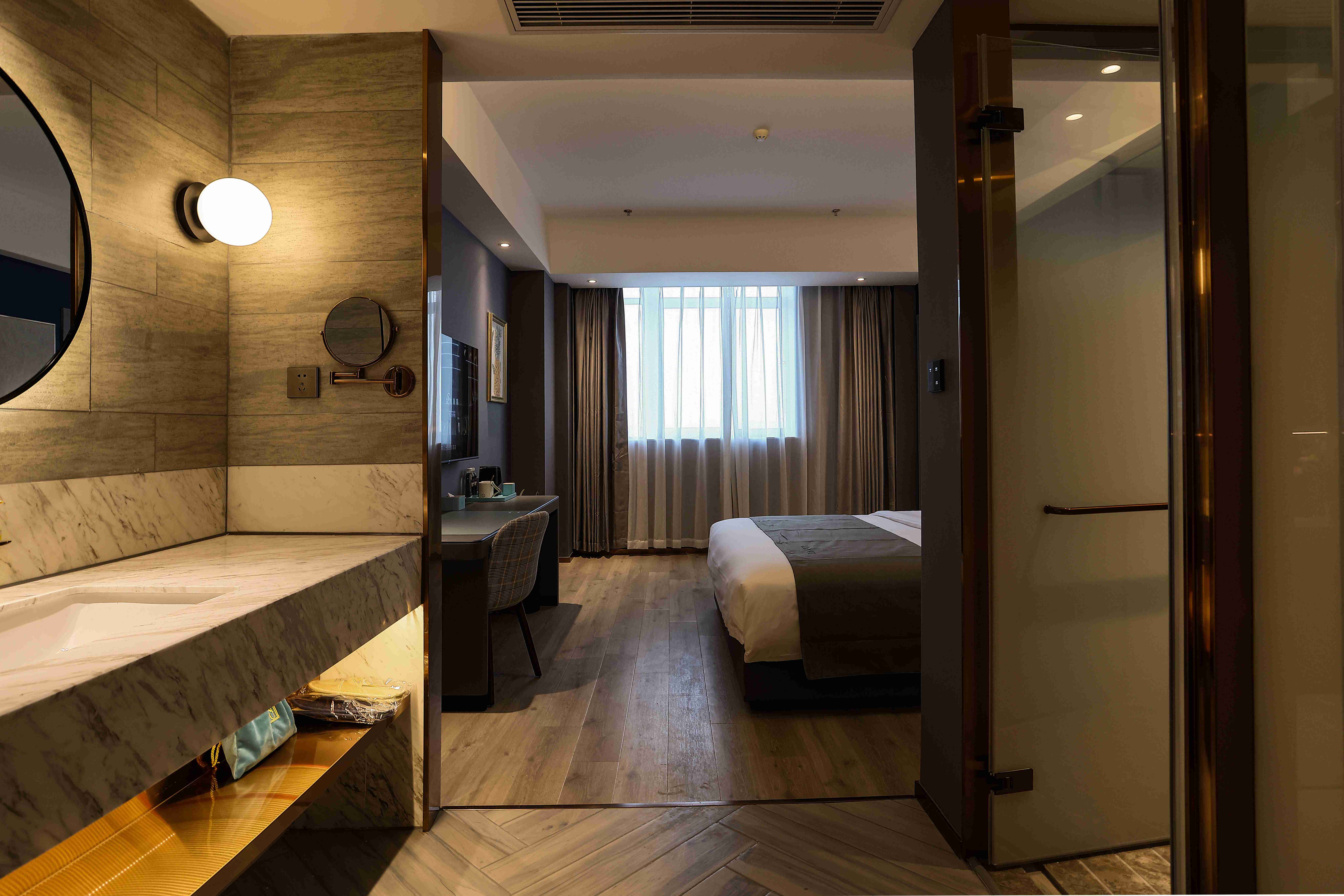 兰大师设计套房（全屋智能语音+小冰箱+独立卧室客厅）